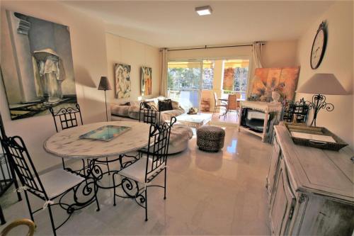 Apartment 2 bedrooms2 bathroomsterrace equipped in Palm beach area