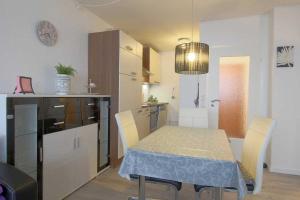 Apartment 472