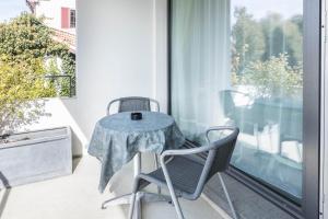 Apartment 6