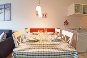 Apartment 7