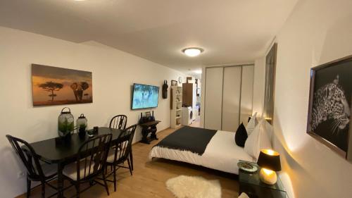 Apartment 900m to exhibition