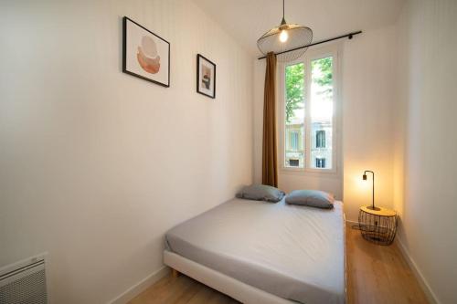 apartment air conditioning balcony private parking