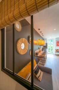 apartment air conditioning balcony private parking