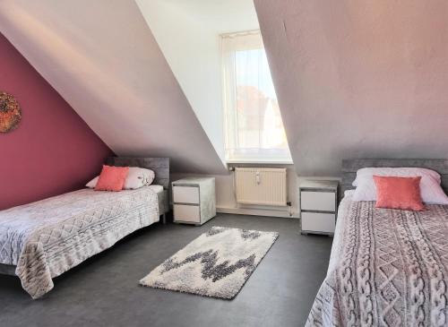 Apartment Bayreuth, 4 Zimmer Ferienwohnung im Haus mit Kunst, WLAN, Küche, Parkplatz