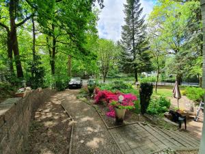 Apartment bei Hamburg bis 10 Personen mit Terasse und Gartennutzung.