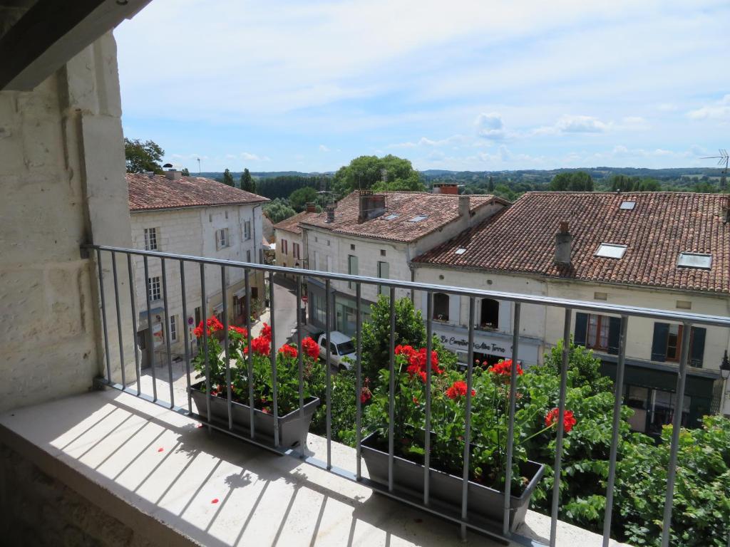 Appartement Apartment Bellevue 12 Place Trarieux 16390 Aubeterre-sur-Dronne