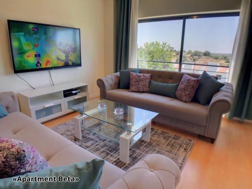 Apartment Beta - 2 Bedrooms, Private Rooftop Patio with Hot Tub, BBQ and View
