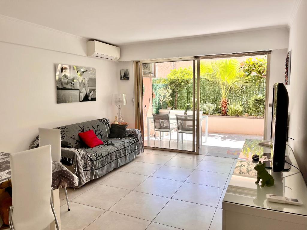 Apartment Cannes Rico Beach 2 Rue du Golfe Juan, 06400 Cannes