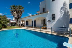 Apartment Castelinho - Pool - Beach - Free Wifi - Air Con