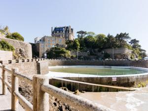 Appartement Apartment Château des Deux Rives  35800 Dinard Bretagne