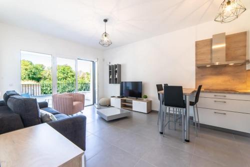 Apartment close to the Old Town and the lake
