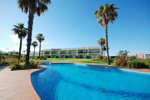 Apartment Coelha Beach - Pool - Free Wi-Fi - Air Con