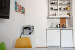 Apartment Düsseldorf Wersten Nähe Uni & Uniklinik, neue Möbel & Bad, Kochnische