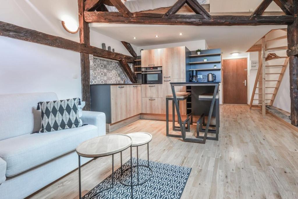 Apartment for 3 people in the old town 2 rue Sainte Claire, 74000 Annecy