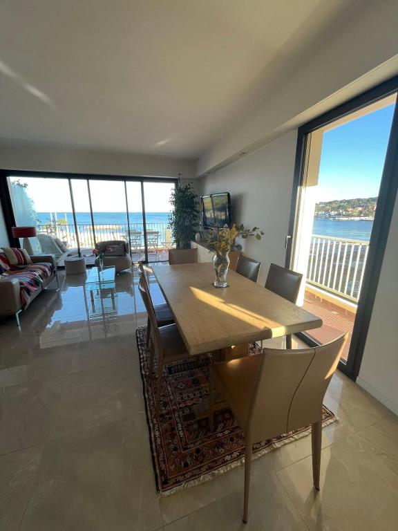 Appartement Apartment for 6 people with stunning sea view 24 Boulevard James Wyllie 06160 Antibes