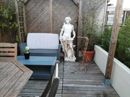 Apartment Garden Music