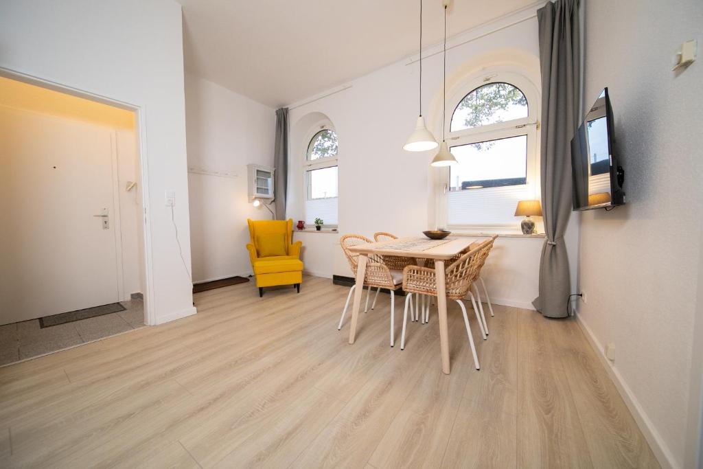 Apartment - Gut angeschlossen - Henkel - Messe 73 Hildener Straße, 40597 Düsseldorf