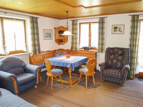 Apartment Heistracher-1