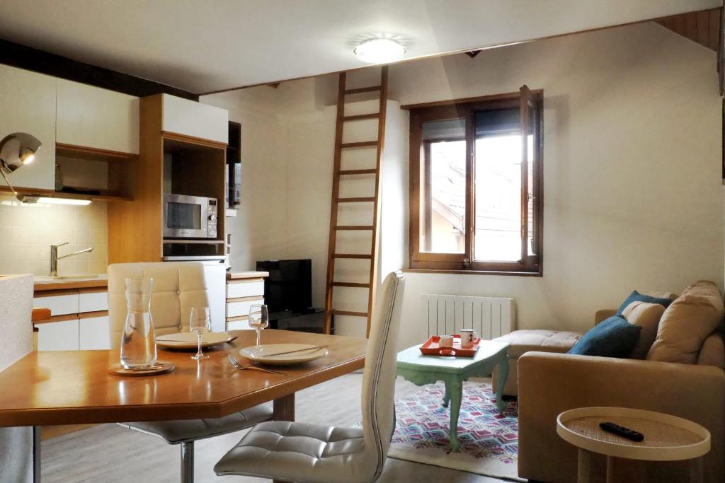 Apartment Historical City Center 21 Rue Royale, 74000 Annecy