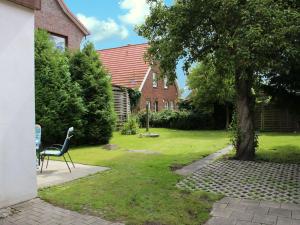Apartment in Carolinensiel with a garden
