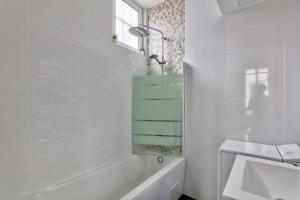 Apartment in front of Gare de Lyon next to Bastille