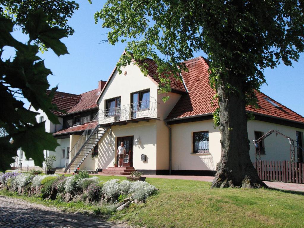 Apartment in Starigrad with Terrace, Garden, BBQ, Parking , 18236 Klein Nienhagen