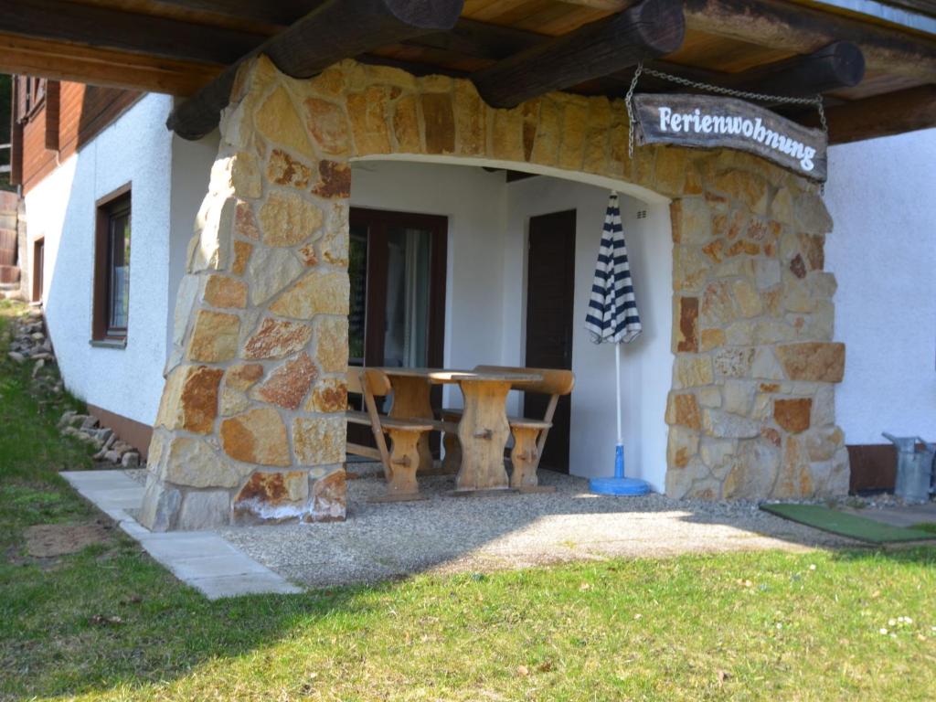 Apartment in the beautiful Harz region with covered terrace , 37520 Kamschlacken
