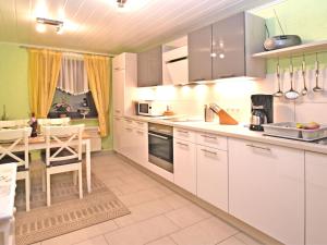 Apartment in the Harz with a log cabin pond and covered seating area