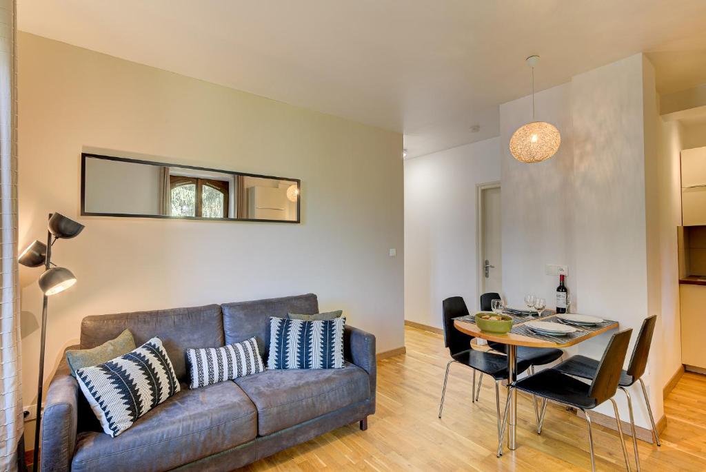 Apartment La Roseraie - Alpes Travel - Central Chamonix (sleeps 2-3) 640 Rue du Lyret, 74400 Chamonix-Mont-Blanc