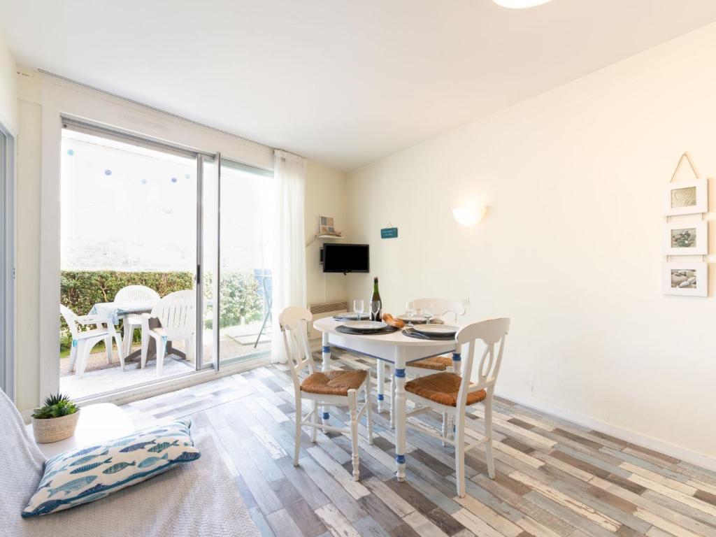 Apartment Le Crystal , 35800 Dinard