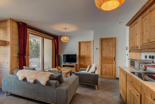 Apartment le Paradis 1 - Alpes Travel - Central Chamonix (sleeps 4)