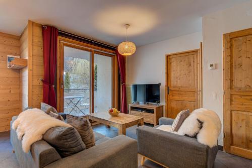 Apartment le Paradis 1 - Alpes Travel - Central Chamonix (sleeps 4)