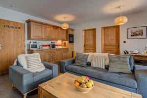 Apartment le Paradis 1 - Alpes Travel - Central Chamonix (sleeps 4)