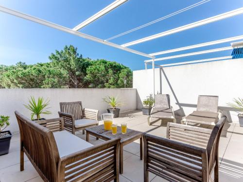 Apartment Les Pins Parasols - AGL351