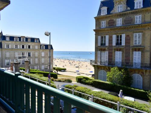 Apartment Les Roches Noires