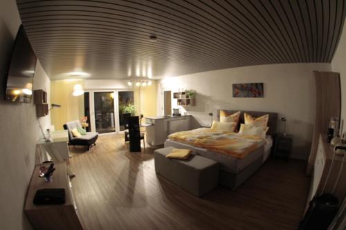 Apartment mit Burgblick im Grünen, Familie Held