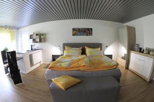 Apartment mit Burgblick im Grünen, Familie Held