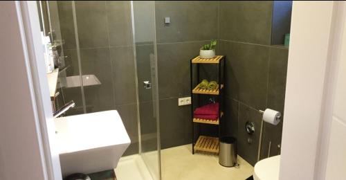 Apartment mit schöner, moderner Einrichtung