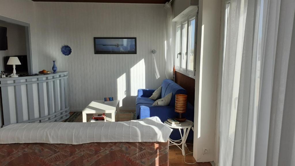 Apartment mit schöner, moderner Einrichtung
