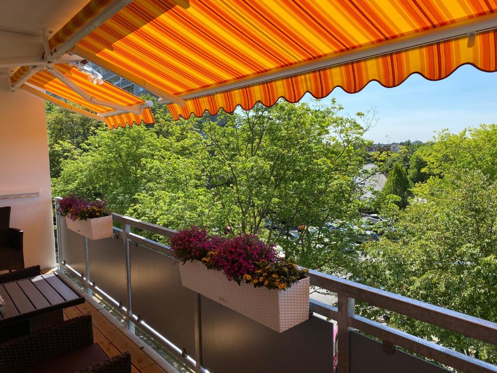 Apartment mit Sonnenbalkon und NETFLIX im Zentrum 1 Eibenweg, 53757 Sankt Augustin