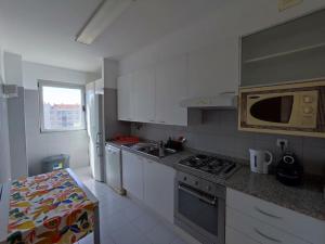 Apartment near Lisbon airport & close to citycenter, Free Parking.