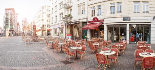Apartment next to Fair Frankfurt am Main, Embassy and City Center