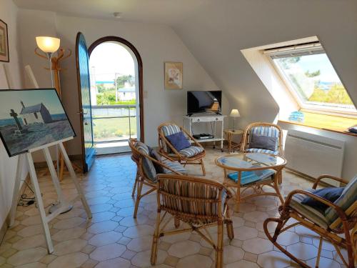 Apartment on the first floor with independent entrance, Ploudalmézeau