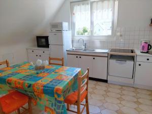 Apartment on the first floor with independent entrance, Ploudalmézeau