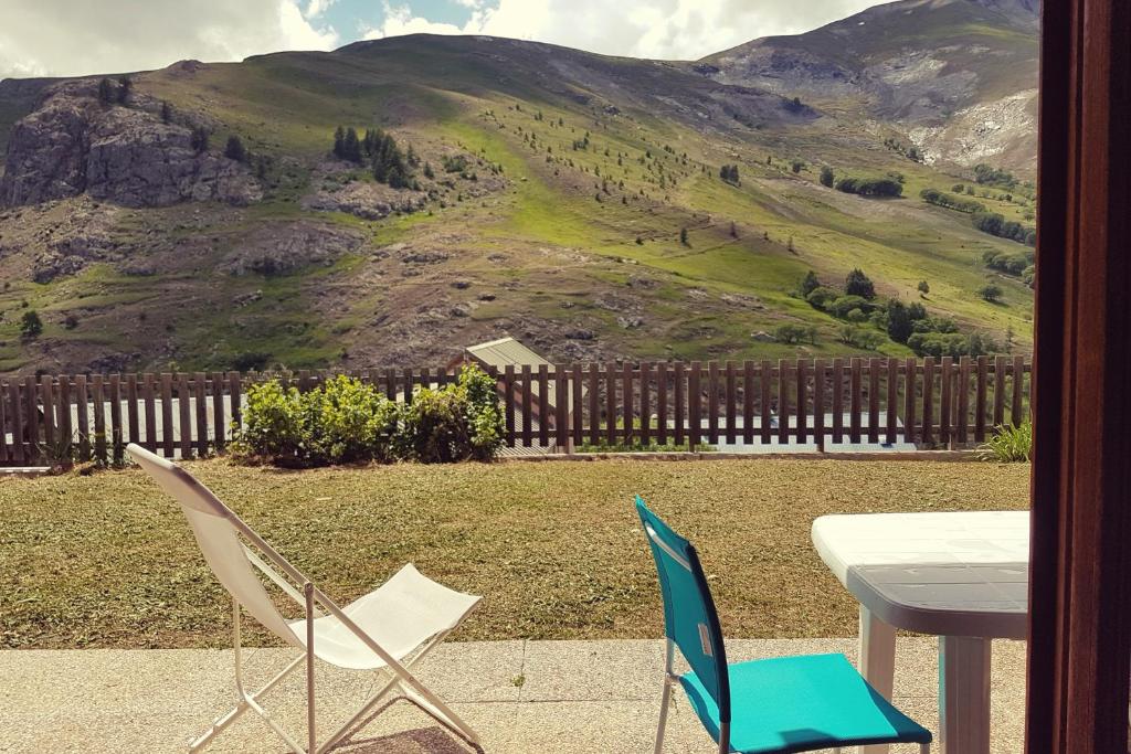 Apartment on the ground floor in Le Chazelet facing the Meije & its glacier Le Chazelet, 05320 La Grave