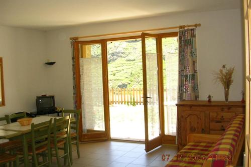 Apartment on the ground floor in Le Chazelet facing the Meije & its glacier
