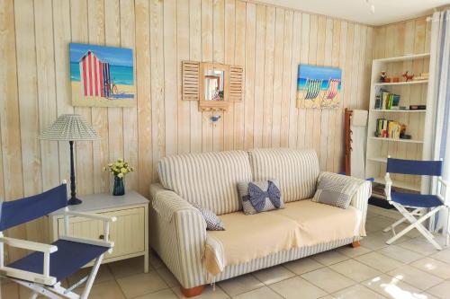 Apartment on the seafront and beach quiet