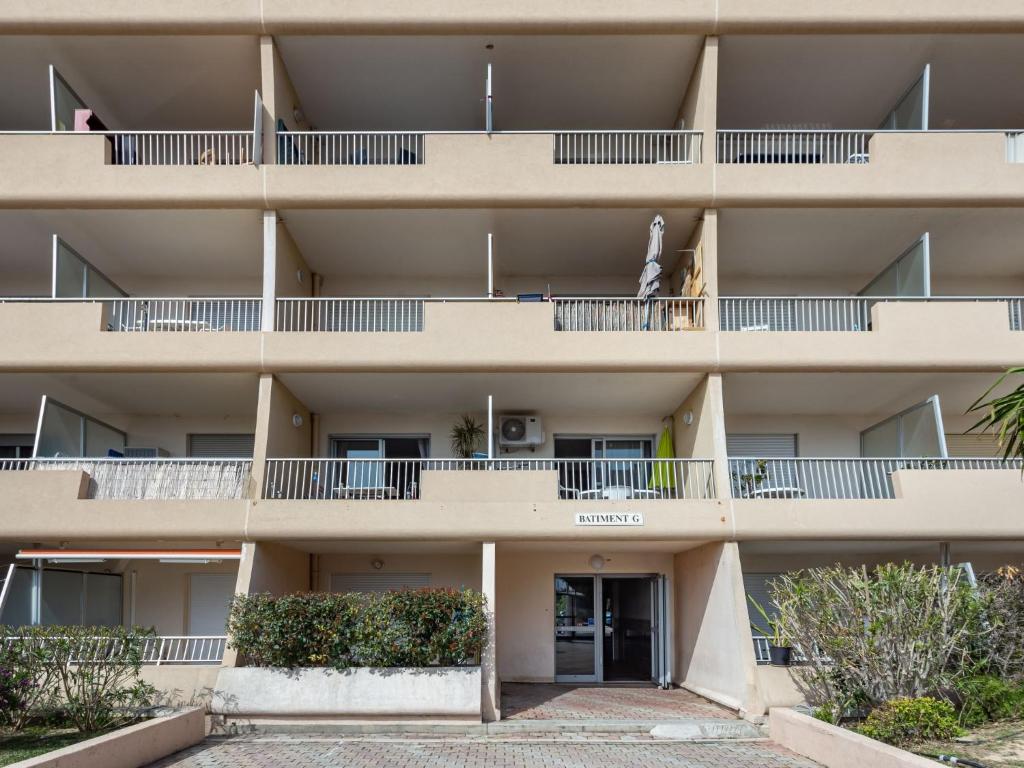 Appartement Apartment Port de La Gavine-17  83400 Hyères