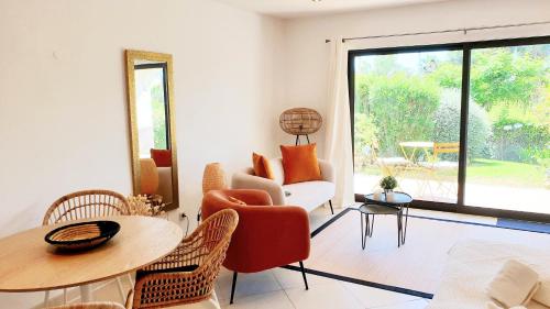 Apartment São Rafael 63 - Beach - Pool - Free wi-fi - Air Con