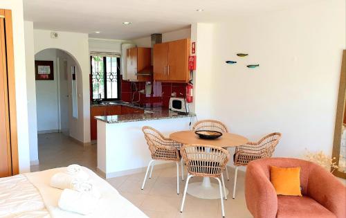 Apartment São Rafael 63 - Beach - Pool - Free wi-fi - Air Con